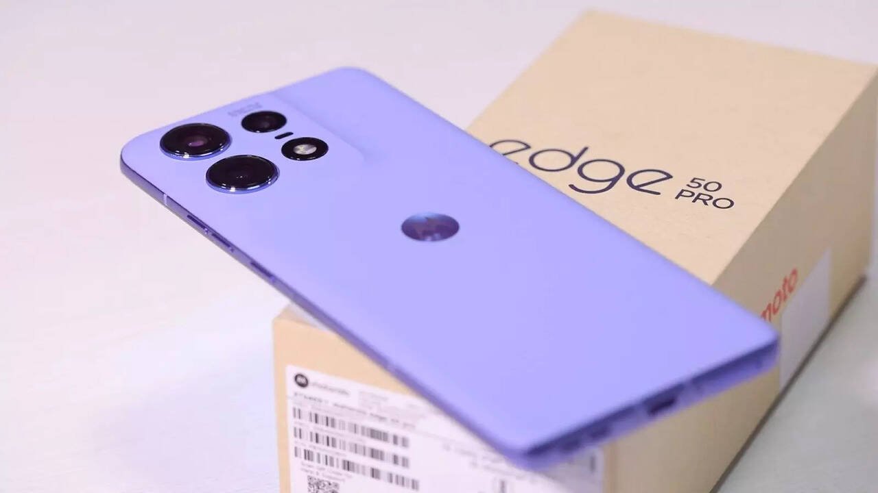 Motorola Edge 50 Pro 5G – Stunning 200MP Camera, Long-Lasting 7800mAh Battery, Budget-Friendly ₹11,999 Only